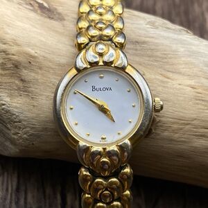 Bulova women’s watch Gold Tone Defect Working New Battery